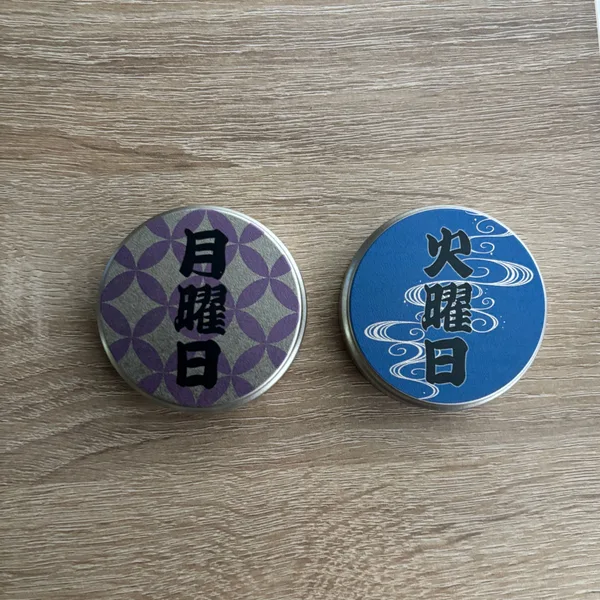 火曜日・月曜日と書かれた和柄の豆缶